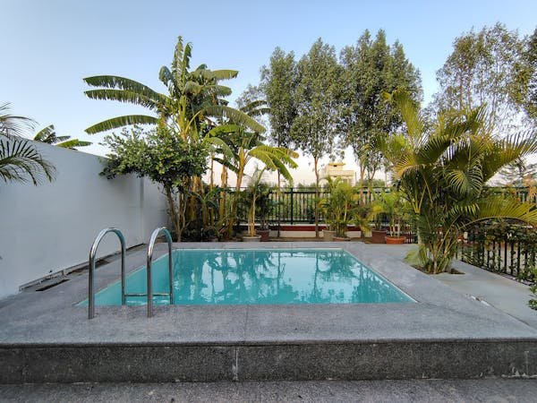 Les piscines coques à la rochelle : l'élégance à portée de main